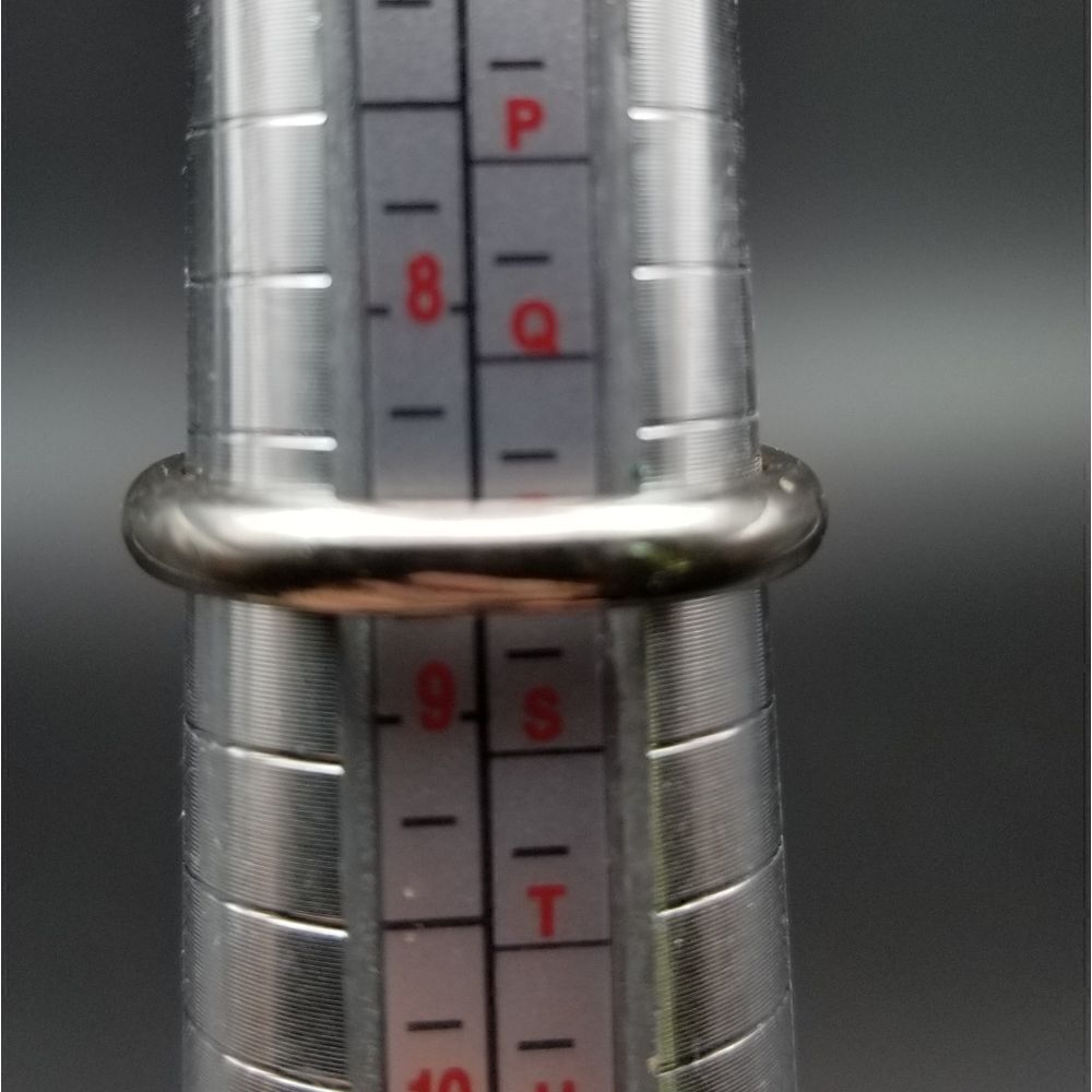 Round silver size 8.5 wedding band ring unisex. R112